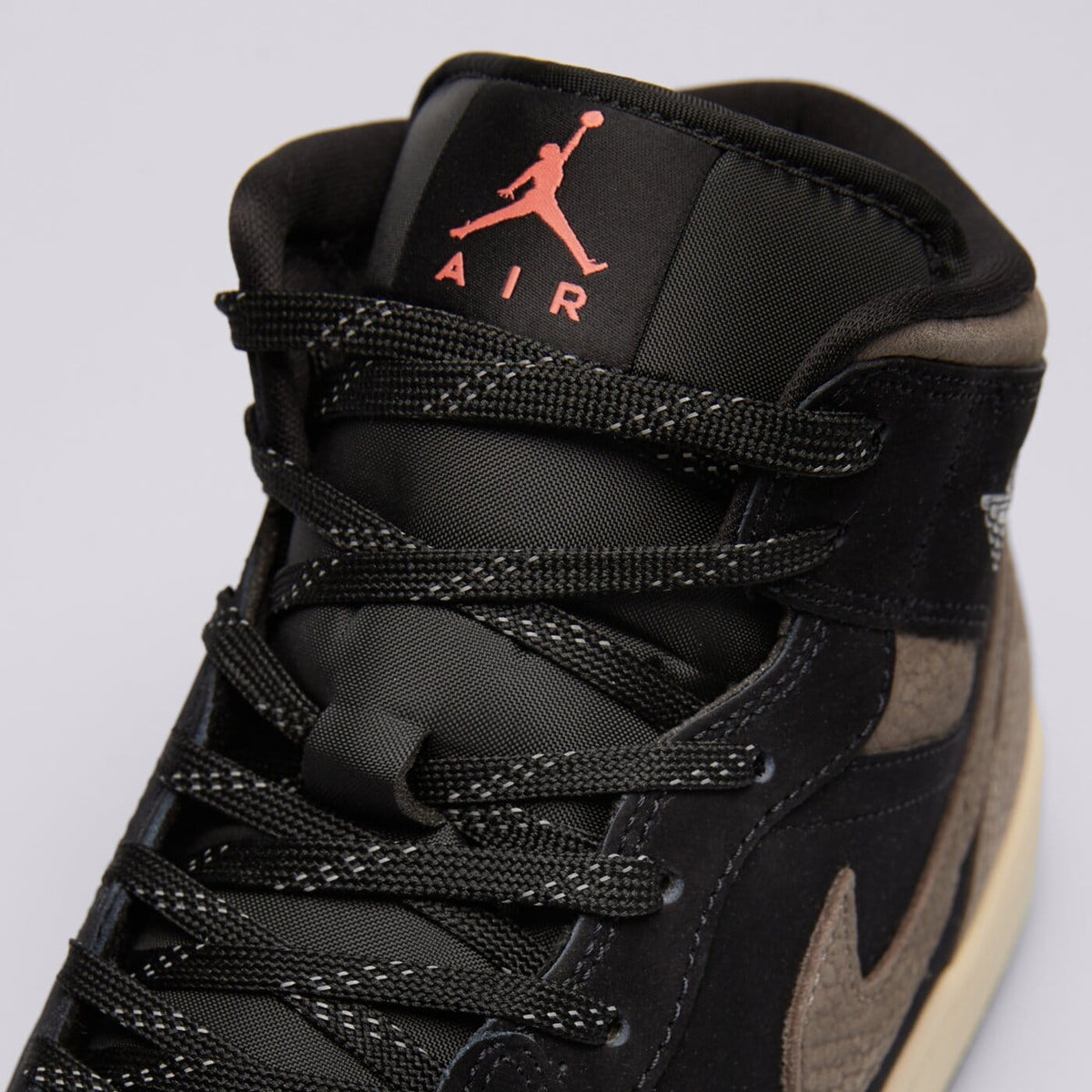 AJ 1 Mid SE - Brown IB7110-002