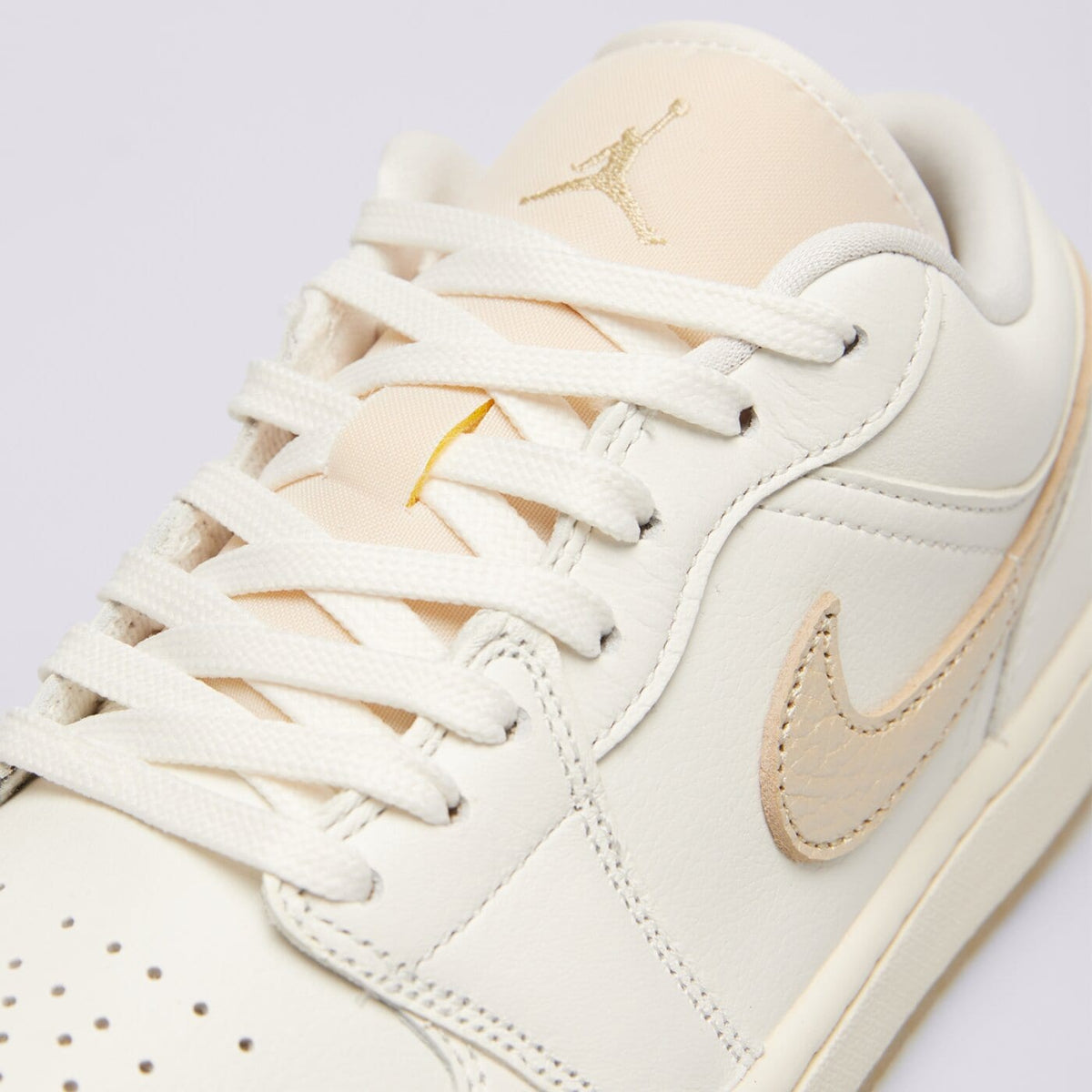 AJ 1 Low SE Women's - Tan HV5157-100