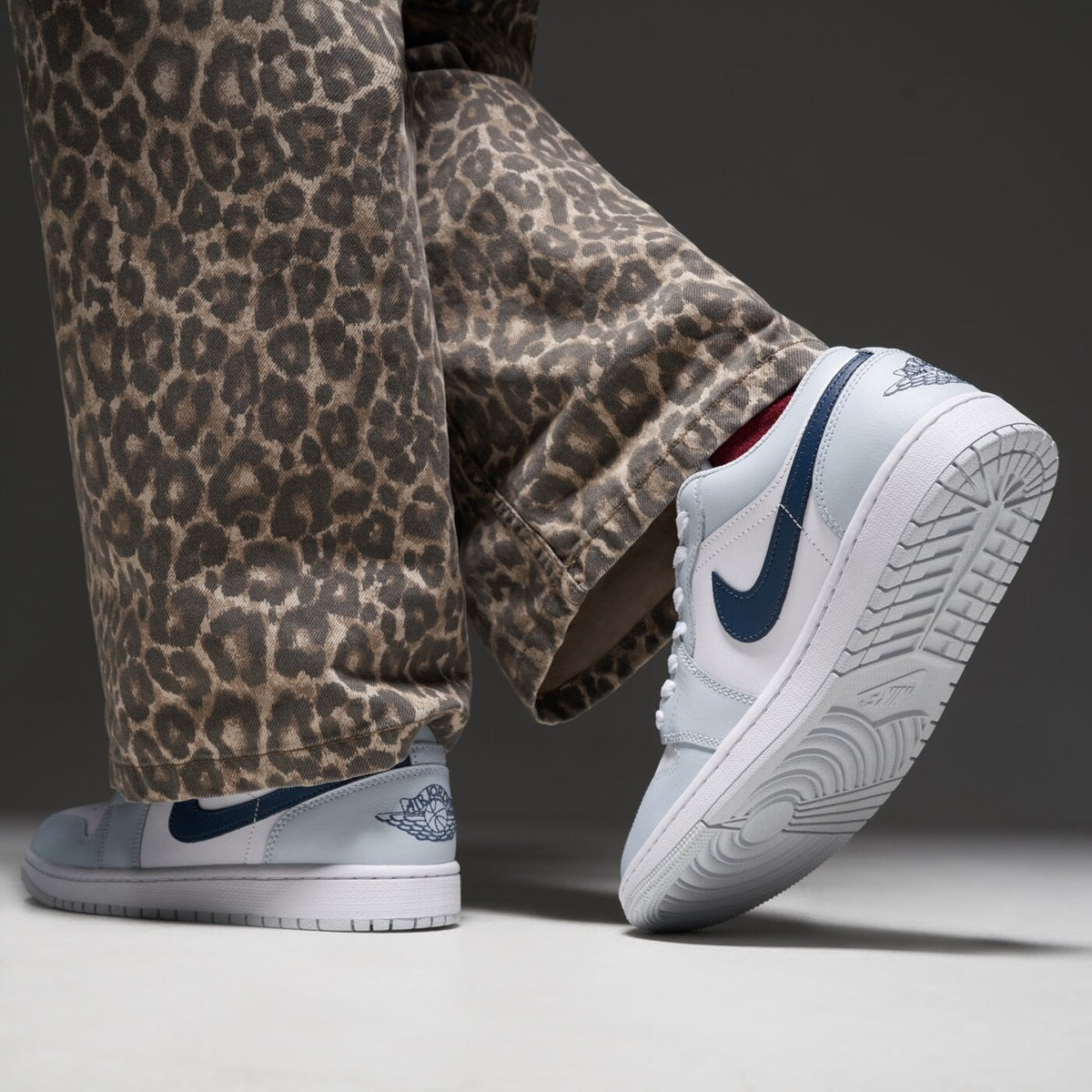 AJ 1 Low - Blue 553558-400