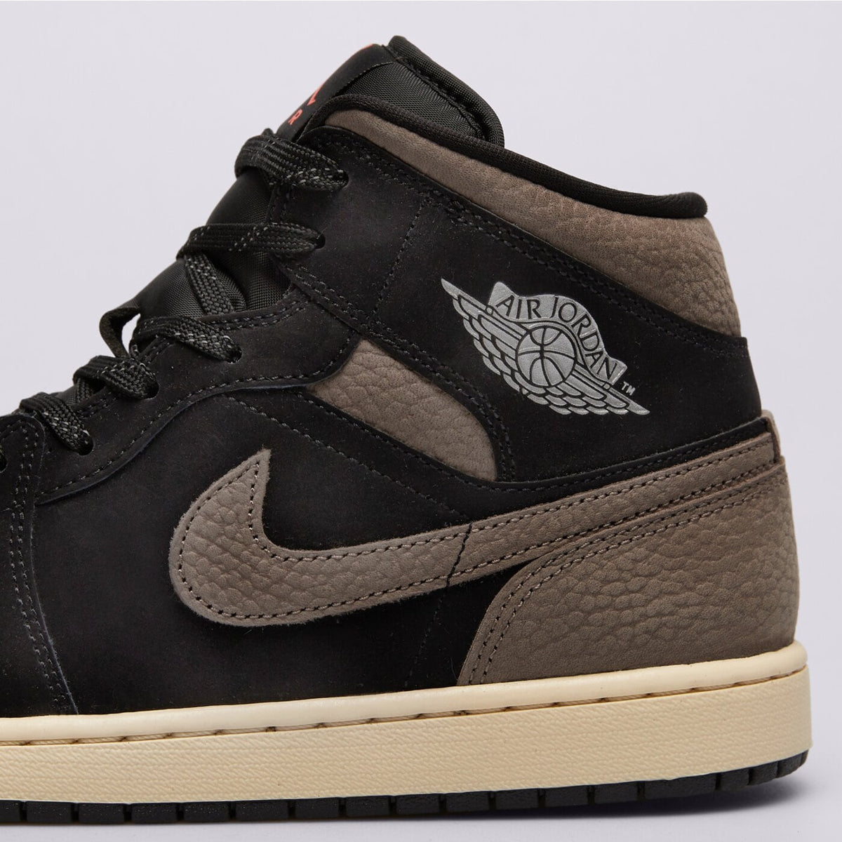 AJ 1 Mid SE - Brown IB7110-002