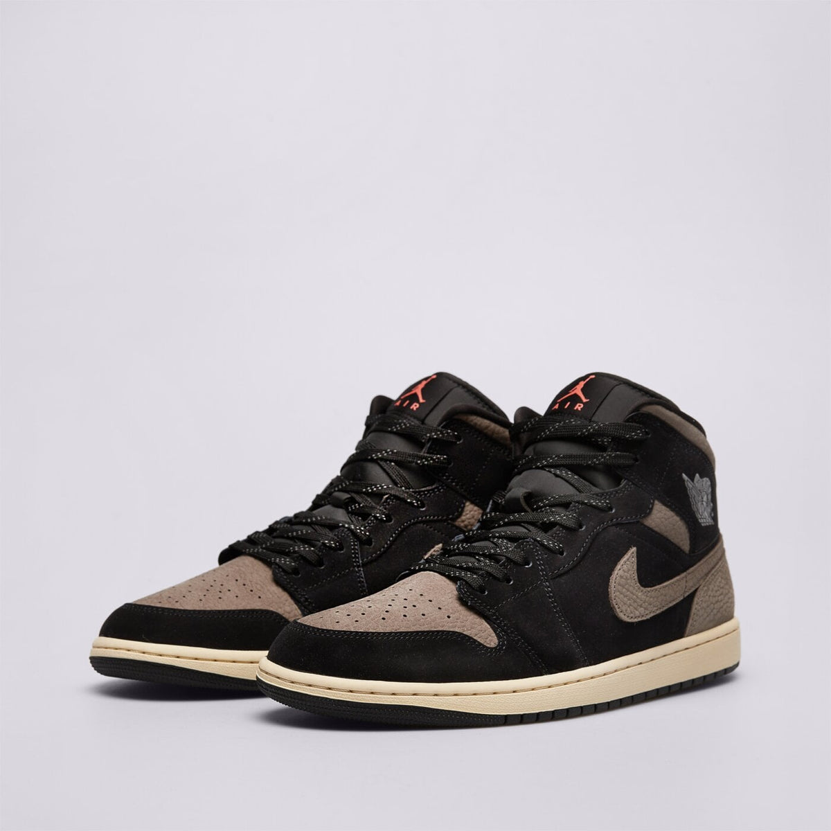 AJ 1 Mid SE - Brown IB7110-002