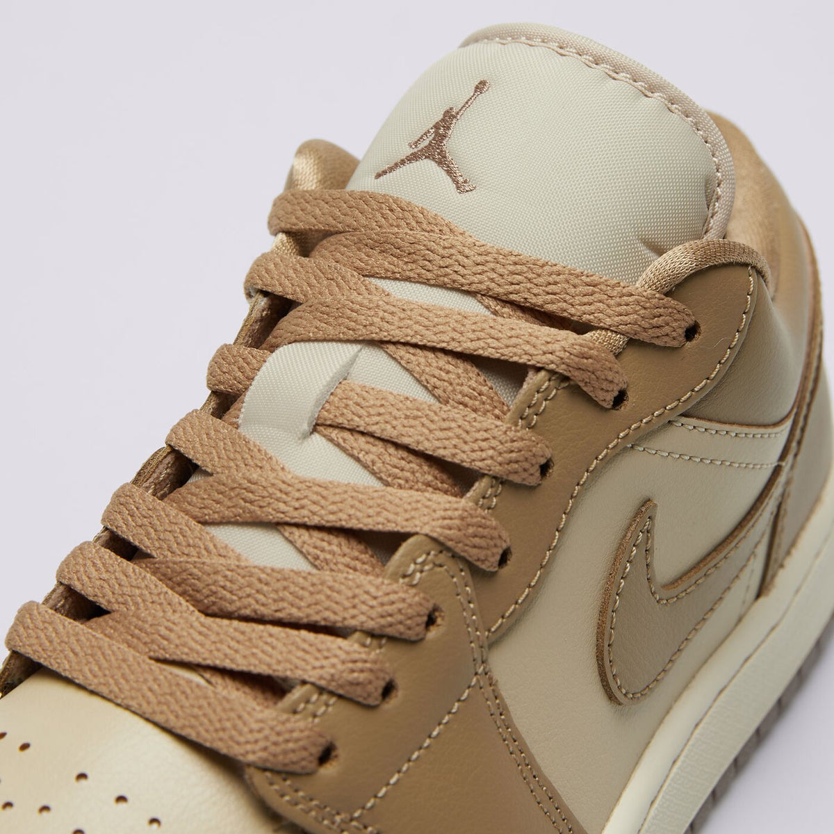 AJ 1 Low Women's - Tan DC0774-203