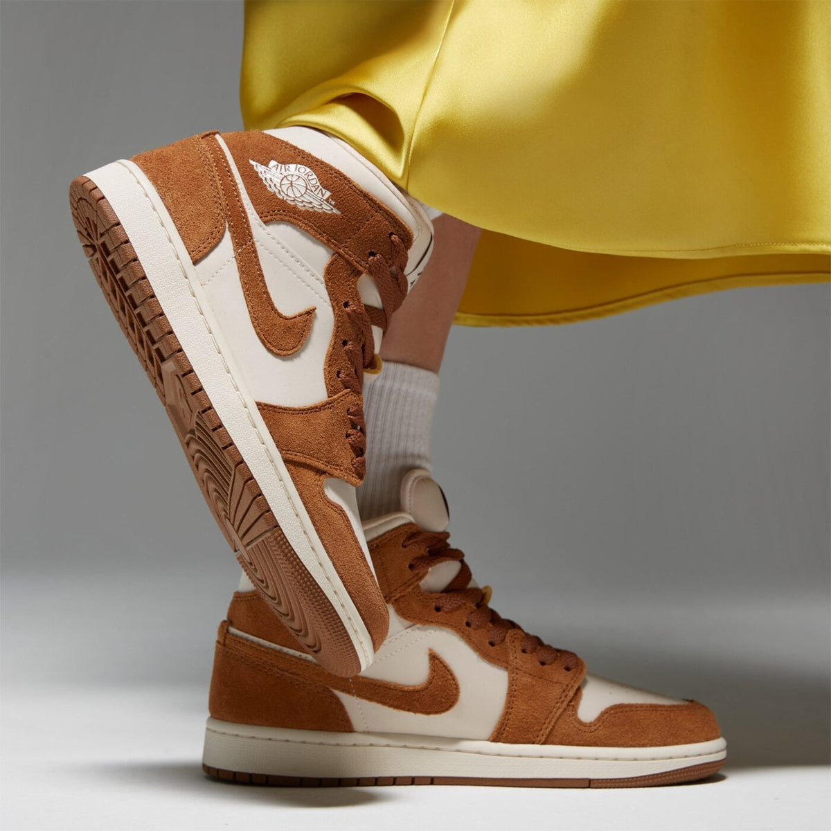AJ 1 Mid Women's - White BQ6472-203