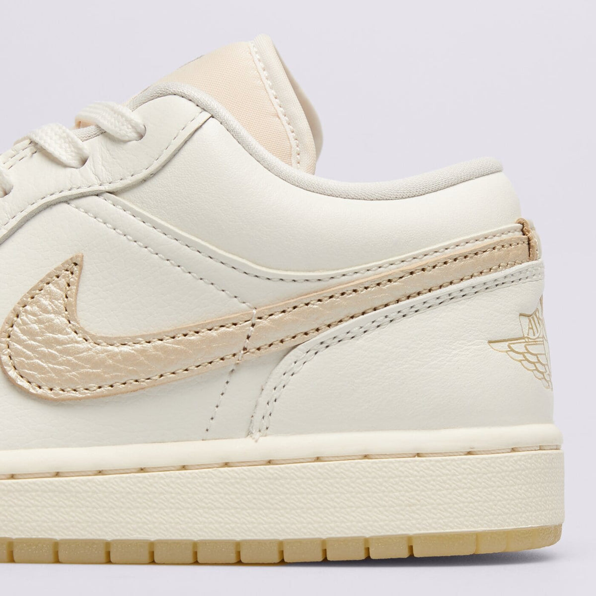 AJ 1 Low SE Women's - Tan HV5157-100
