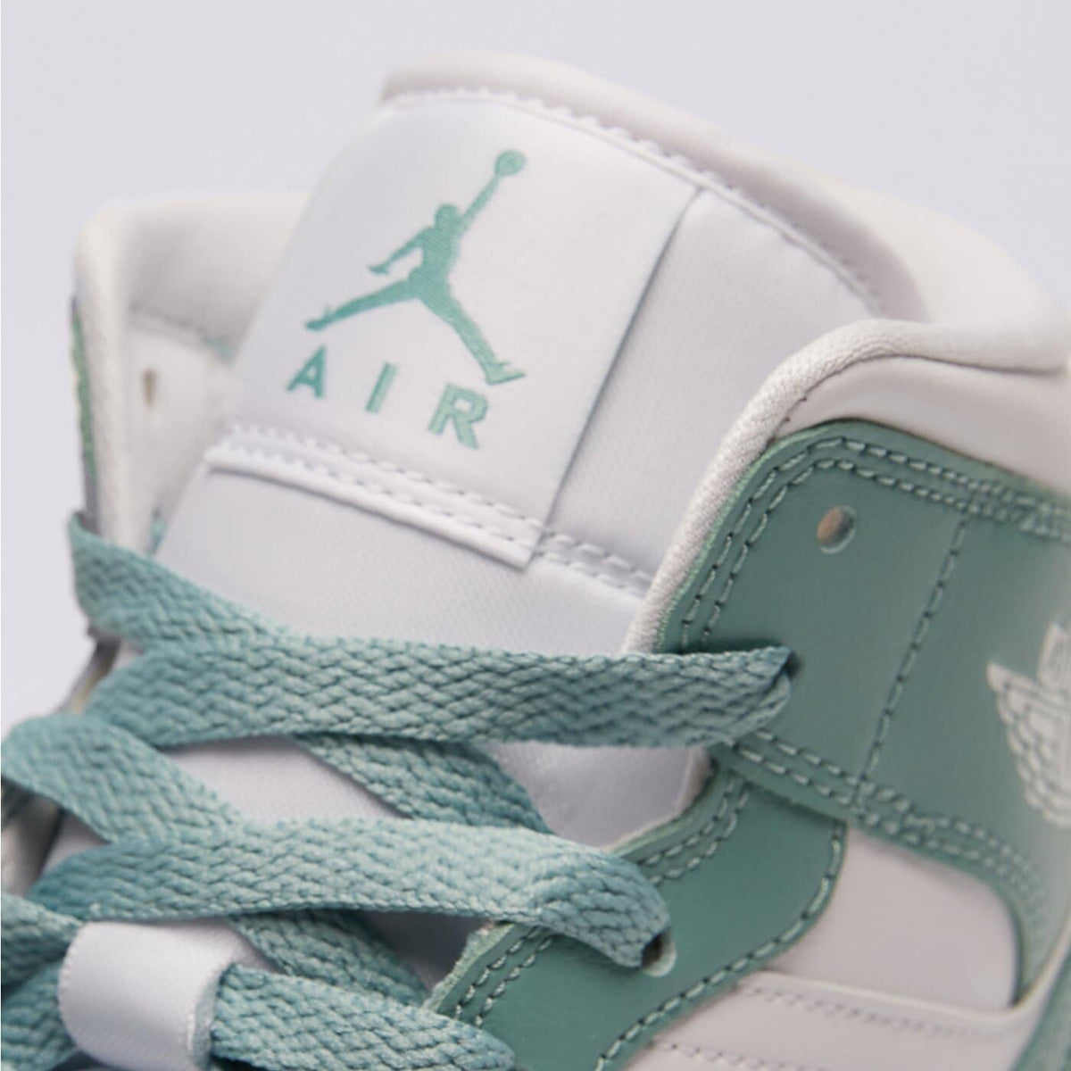 AJ 1 Mid Women's - White BQ6472-138